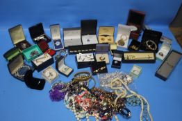 A TRAY OF COSTUME JEWELLERY (TRAY NOT INCLUDED)