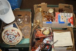 A QUANTITY OF SUNDRIES TO INCLUDE A SLIPPER BEDPAN, A PIFCO LAMP, A PARAFFIN LAMP ETC.