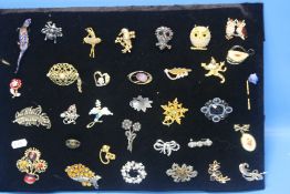 A PAD OF APPROXIMATELY 33 BROOCHES