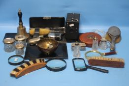 A QUANTITY OF COLLECTABLES TO INCLUDE SILVER TOPPED GLASS BOTTLES (TRAY NOT INCLUDED)