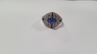 AN ART DECO-STYLE PLATINUM DRESS RING SET WITH A CENTRAL CABOCHON SAPPHIRE AND FURTHER DIAMONDS