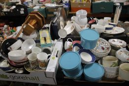 FOUR TRAYS OF CERAMICS TO INCLUDE SOUP DISHES, KELLOGS CEREAL BOWLS ETC. (TRAYS NOT INCLUDED)
