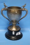 A HALLMARKED SILVER TROPHY CUP, BIRMINGHAM HALLMARK, GRAZELEY HOMING SOCIETY, YOUNG BIRD AVERAGE