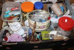 A TRAY OF SEWING ACCESSORIES (TRAY NOT INCLUDED)