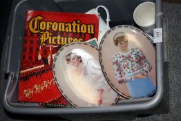 A BOX OF COMMEMORATIVE CERAMICS TO INCLUDE ROYAL DOULTON ETC.