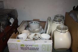 A TRAY OF ASSORTED CHINA TO INCLUDE ROYAL ASCOT