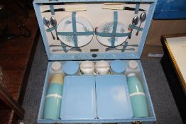 A RETRO BREXTON PICNIC HAMPER