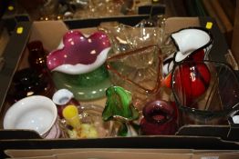 A TRAY OF ASSORTED STUDIO COLOURED GLASSWARE TO INCLUDE A FEMALE TORSO SHAPED VASE ETC..