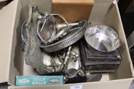 A BOX OF METALWARE TO INCLUDE SILVER PLATE