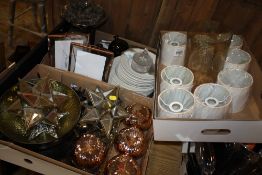 THREE TRAYS OF MODERN EX SHOW HOME ORNAMENTS ETC. TO INCLUDE MIRRORED STAR ORNAMENTS