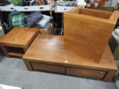 A MODERN LOW COFFEE TABLE WITH FOUR DRAWERS, H 37 cm, W 70 cm, L 140 cm AND TWO LAMP TABLES (3)