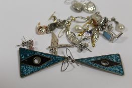 A BAG OF SILVER EARRINGS ETC, APPROX WEIGHT 35.4G