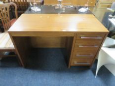 A MODERN LIGHT WOOD SINGLE PEDESTAL DESK WITH A MODERN CHAIR, H 77 cm, W 120 cm, D 56 cm