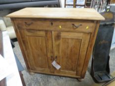 A VICTORIAN PINE TWO DOOR CUPBOARD WITH FRIEZE DRAWER ABOVE H 115 cm, W 109 cm, D 51 cm