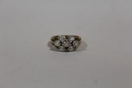 A HALLMARKED 9 CARAT GOLD SEVEN STONE DRESS RING SIZE N APPROX WEIGHT - 3.9G