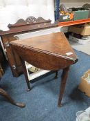 AN ANTIQUE OAK CRICKET TYPE TABLE WITH DROP LEAVES, H 64 cm, D 63.5 cm
