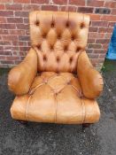 A LARGE MODERN TAN LEATHER CLUB STYLE GENTLEMANS ARMCHAIR - SLIGHT DAMAGE