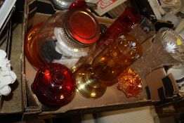 A TRAY OF ASSORTED GLASSWARE TO INCLUDE AN ART NOUVEAU STYLE CANDLE HOLDER ETC.