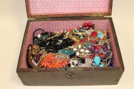 AN OAK BOX OF ASSORTED NECKLACES