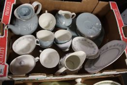 A TRAY OF ASSORTED ROYAL DOULTON BLUE AND WHITE CHINA