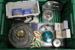 A TRAY OF COLLECTABLES AND COSTUME JEWELLERY TO INCLUDE A HALLMARKED SILVER TOPPED CONDIMENT JAR,