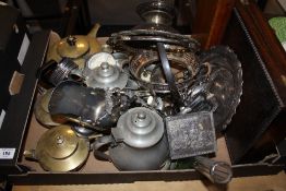 A TRAY OF ASSORTED METALWARE TO INCLUDE OAK CASED CANTEEN OF CUTLERY, TEA SERVICE ETC.