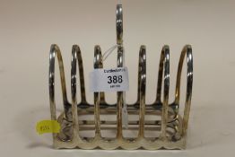 A HALLMARKED SILVER SIX DIVISION TOAST RACK APPROX WEIGHT- 278.9G