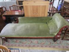 AN ANTIQUE MAHOGANY CARVED CHAISE LONGUE
