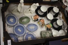 A TRAY OF WEDGWOOD JASPERWARE, WEDGWOOD SUSIE COOPER DESIGN CUPS AND SAUCERS, 2 WEDGWOOD FIGURINES (