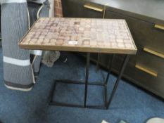 AN UNUSUAL MODERN SIDE TABLE H 65 cm, W 52 cm