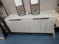 A MODERN LIGHT GREY FOUR DRAWER SIDEBOARD H 76 cm, W 149 cm, D 48 cm