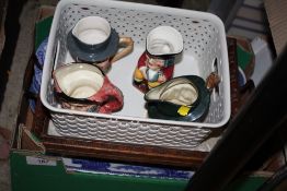 FOUR CHARACTER JUGS TO INCLUDE ROYAL DOULTON EXAMPLES, TOGETHER WITH A SMALL TRAY OF BLUE AND
