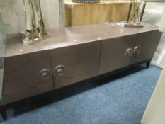 A MODERN FOUR DOOR SIDEBOARD, H 64 cm, W 201 cm, D 51 cm