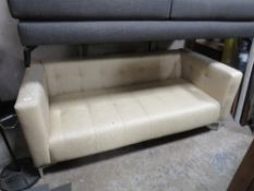 A MODERN SAND COLOURED BUTTONED SOFA, L 179 cm, D 84 cm