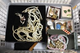 A BOX OF COSTUME JEWELLERY TO INCLUDE A 9CT BK & FT CIRCULAR LOCKET, SILVER AND AMBER BROOCH ETC.