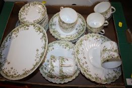 A TRAY OF VICTORIAN STYLE GREEN AND WHITE CHINA