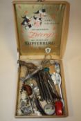 A BOX OF VINTAGE COLLECTABLES TO INCLUDE NETSUKES, METALWARE ETC