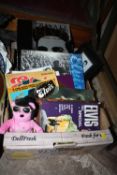 A COLLECTION OF ELVIS PRESLEY RELATED ITEMS TO INCLUDE BOOKS, BELT BUCKLE ETC.