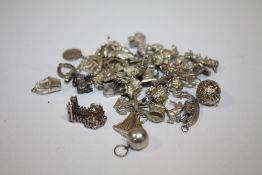 A QUANTITY OF SILVER BRACELET CHARMS, APPROX WEIGHT 83.6G