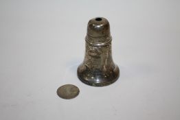 A HALLMARKED SILVER PEPPERETTE, TOGETHER WITH A SILVER COIN (2)