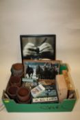 A TRAY OF SMOKING RELATED COLLECTABLES TO INCLUDE CIGARETTE BOXES, LIGHTER ETC