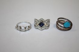 THREE SILVER DRESS RINGS TO INCLUDE A MEXICAN TURQUOISE EXAMPLE