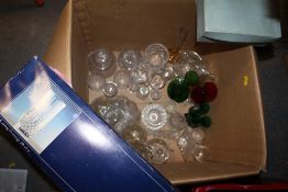 A BOX OF VINTAGE GLASSWARE TO INCLUDE A DRINKING GLASS SET