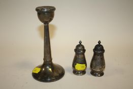 A PAIR OF HALLMARKED SILVER PEPPERETTES TOGETHER WITH A SILVER CANDLESTICK
