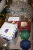 A BOX OF GLASSWARE TO INCLUDE EDINBURGH CRYSTAL