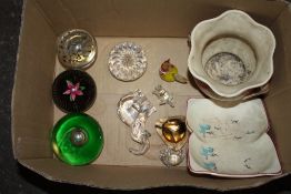 A BOX OF GLASS PAPERWEIGHTS TO INCLUDE CAITHNESS, BESWICK VASE ETC.