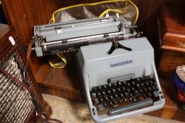 A VINTAGE 70 IMPERIAL 70 TYPEWRITER