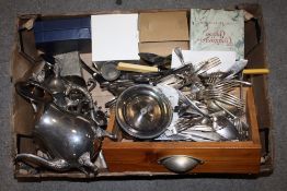A TRAY OF SILVER PLATED METALWARE TO INCLUDE A TEA SERVICE, FLATWARE ETC.