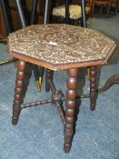 AN EARLY 20 TH CENTURY OAK BOBBIN REEL OCCASIONAL TABLE H-57 W-54 CM