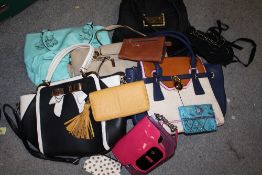 A COLLECTION OF LADIES HANDBAGS TO INCLUDE MODA EXAMPLES
